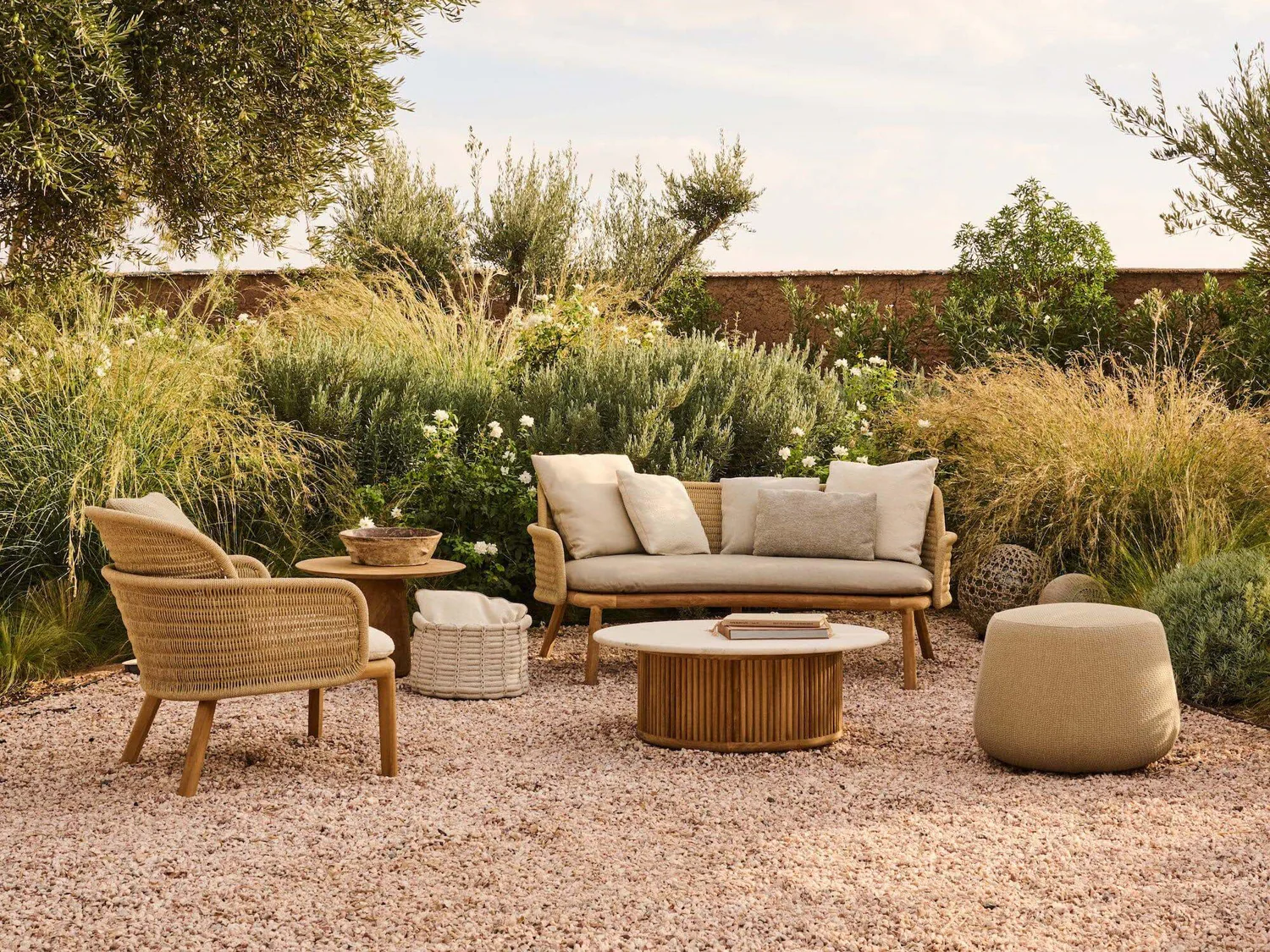 Cafe & Restaurant furniture supplier dubai, Customized Villa & Outdoor furniture Dubai